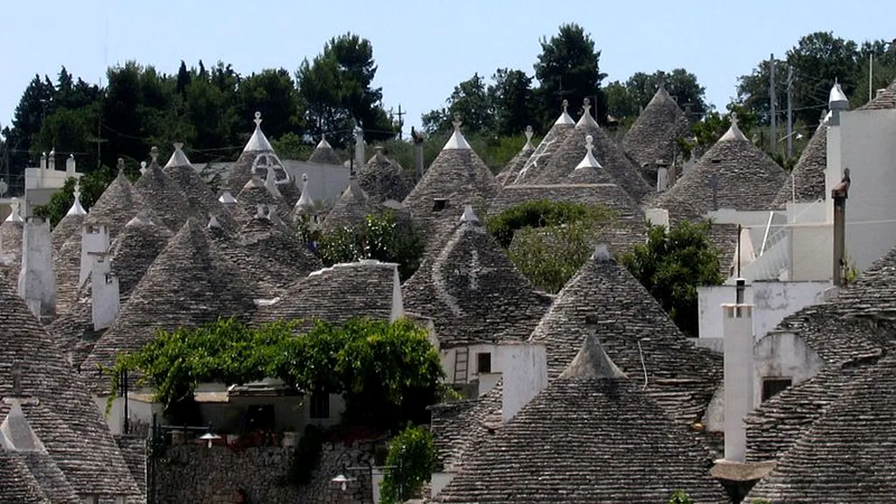GALERIE FOTO: Adevăratul tărâm al hobbiților. Se numește Alberobello și se află în Italia