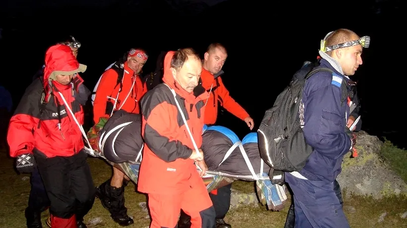 Salvamontiști și polițiști intervin pentru a recupera trupul unui turist ungar mort pe munte