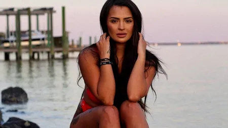 O vedetă de reality-show a fost arestată după ce și-a arătat părțile intime în public