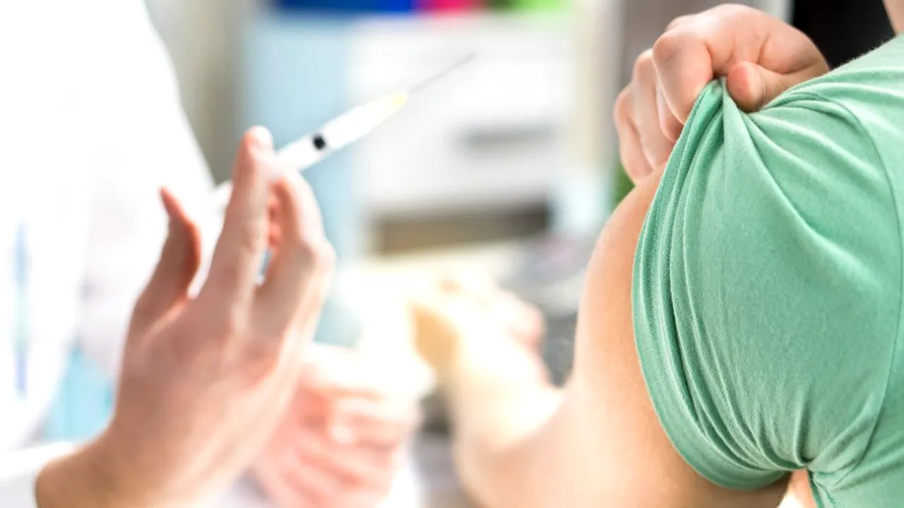 CAMPANIE. Din toamnă, vaccinurile antigripale ar putea să fie făcute și în farmacii. În ce stadiu este proiectul de act normativ