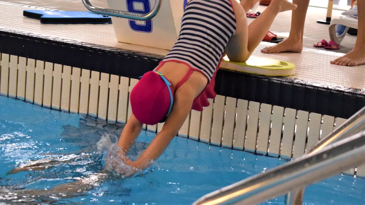 La Târgoviște există un bazin olimpic de 20 de milioane de euro! Complexul de natație are și un ștrand, pentru toate vârstele (VIDEO)