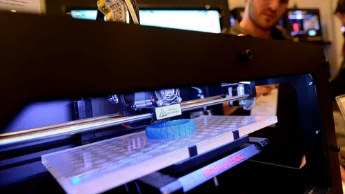 AFP analizează revoluția imprimantelor 3D: într-o zi vom vedea un avion de vânătoare scos la imprimantă. Prima piesă este deja funcțională