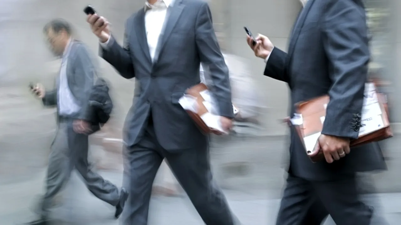 Numărul de abonamente și SIM-uri de telefonie mobilă a scăzut în 2011, dar traficul de voce a crescut