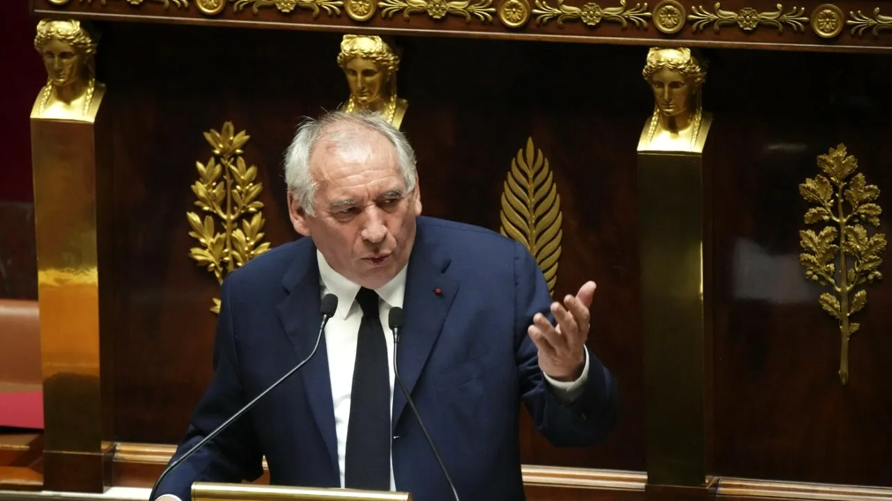 Discursul premierului francez François Bayrou, înaintea votului crucial: “Nu avem de-a face cu o problemă politică. Este o problemă ISTORICĂ