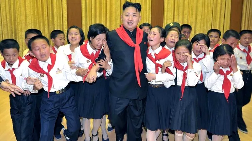 FOTOGRAFIA ZILEI: Kim Jong Un, primit cu țipete și plânsete de membrii Uniunii Copiilor din Coreea de Nord