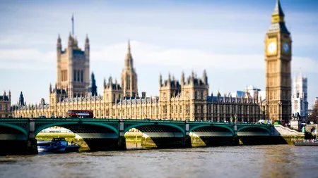 Guvernul britanic introduce un nou document OBLIGATORIU pentru intrarea europenilor în Regatul Unit. Despre ce este vorba și de când intră în vigoare