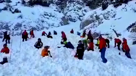 Salvamontiștii au renunțat să-l mai caute pe alpinistul care a provocat o avalanșă în Bușteni