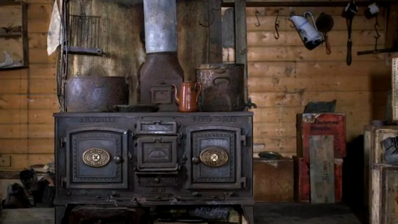 Cum arată astăzi cabanele de lemn ale exploratorilor celui mai rece loc de pe Pământ. GALERIE FOTO