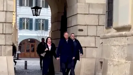 Prima APARIȚIE a lui Klaus Iohannis de la demisie. Fostul președinte a mers la biserică cu soția sa