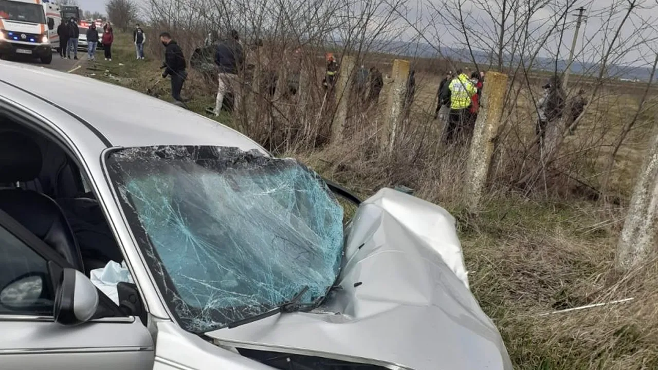 Accident grav în județul Iași. O persoană a murit și alte trei au fost rănite, printre care și un copil (FOTO)