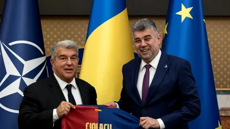 Marcel Ciolacu a primit un TRICOU de la președintele FC Barcelona, venit să inaugureze o Academie de Fotbal la București