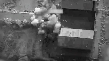SUA au lansat noi bombardamente asupra Iranului. Zeci de ținte lovite lângă Ormuz. Blocada navală asupra porturilor iraniene, reactivată