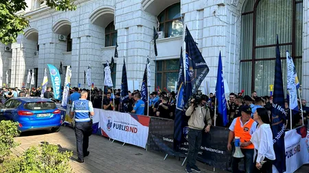 VIDEO | Polițiștii protestează la „ușa” lui Marcel Boloș împotriva măsurilor fiscal-bugetare. Proteste au loc și la Ministerul Muncii