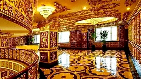 GALERIE FOTO. O fabrică de stat din China, decorată precum Palatul Versailles. Reprezentanții ei spun că 