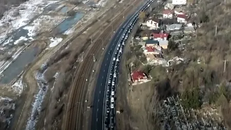 Haosul de pe DN1 s-a mutat pe sensul de întoarcere de la munte. Imagini unice, filmate în weekend cu drona pe cel mai aglomerat drum din țară!