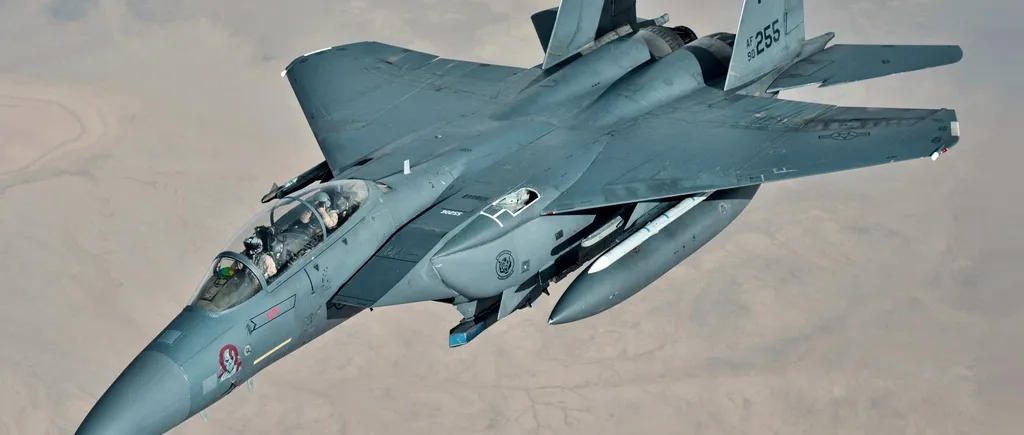De ce unele avioane de luptă, precum F-15E, au două locuri?