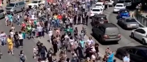 „JOS CU ȚARUL!” Proteste fără precedent împotriva lui Vladimir Putin, după arestarea unui guvernator regional, acuzat de mai multe asasinate