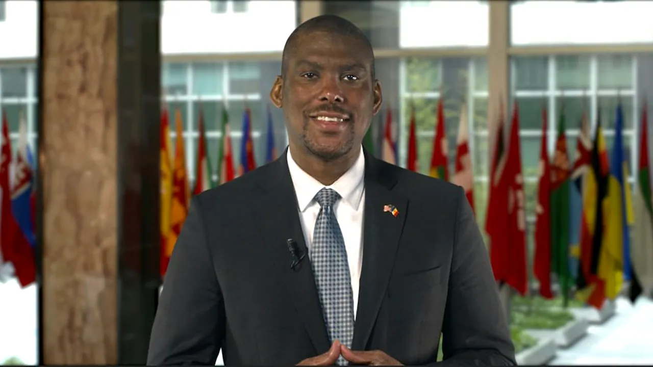 Ambasadorul SUA în Republica Moldova  îndeamnă parlamentarii să rezolve criza politică: ”Politicienii şi infractorii corupţi nu mai pot dicta cursul viitorului ţării”