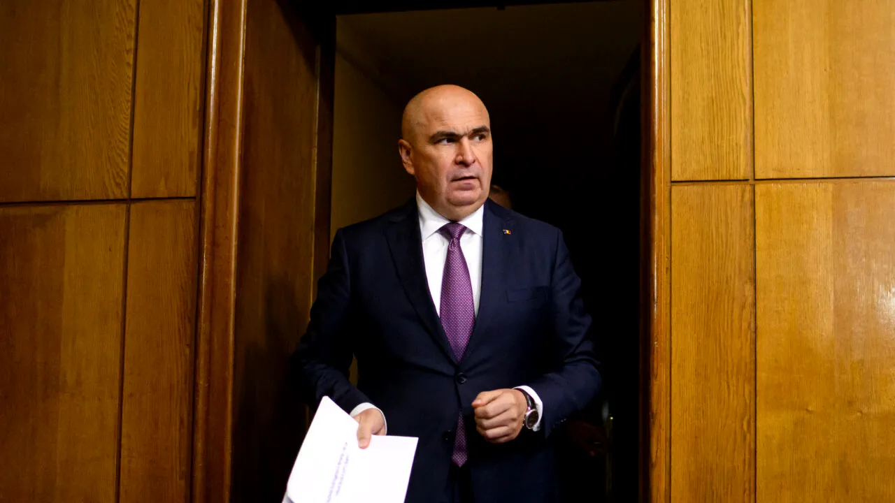 Românii trăiesc pe datorie, de la an la an. Guvernul împrumută alte 10 miliarde de lei, în avans, pentru necesarul din 2026