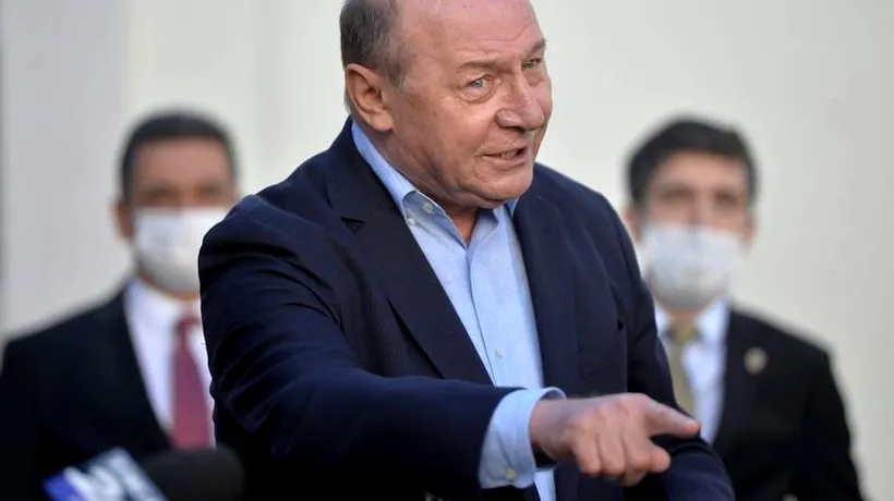 Traian Băsescu, sarcastic la adresa lui Klaus Iohannis: „Putem înţelege că la Cotroceni este un papagal care vorbeşte de educaţie”