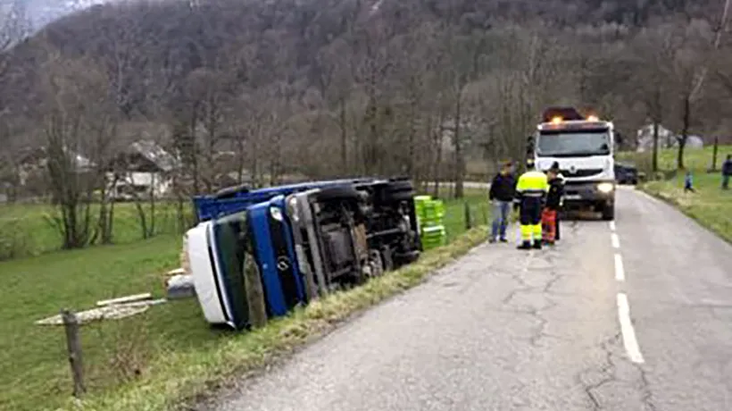 Un camion din România s-a răsturnat în Franța