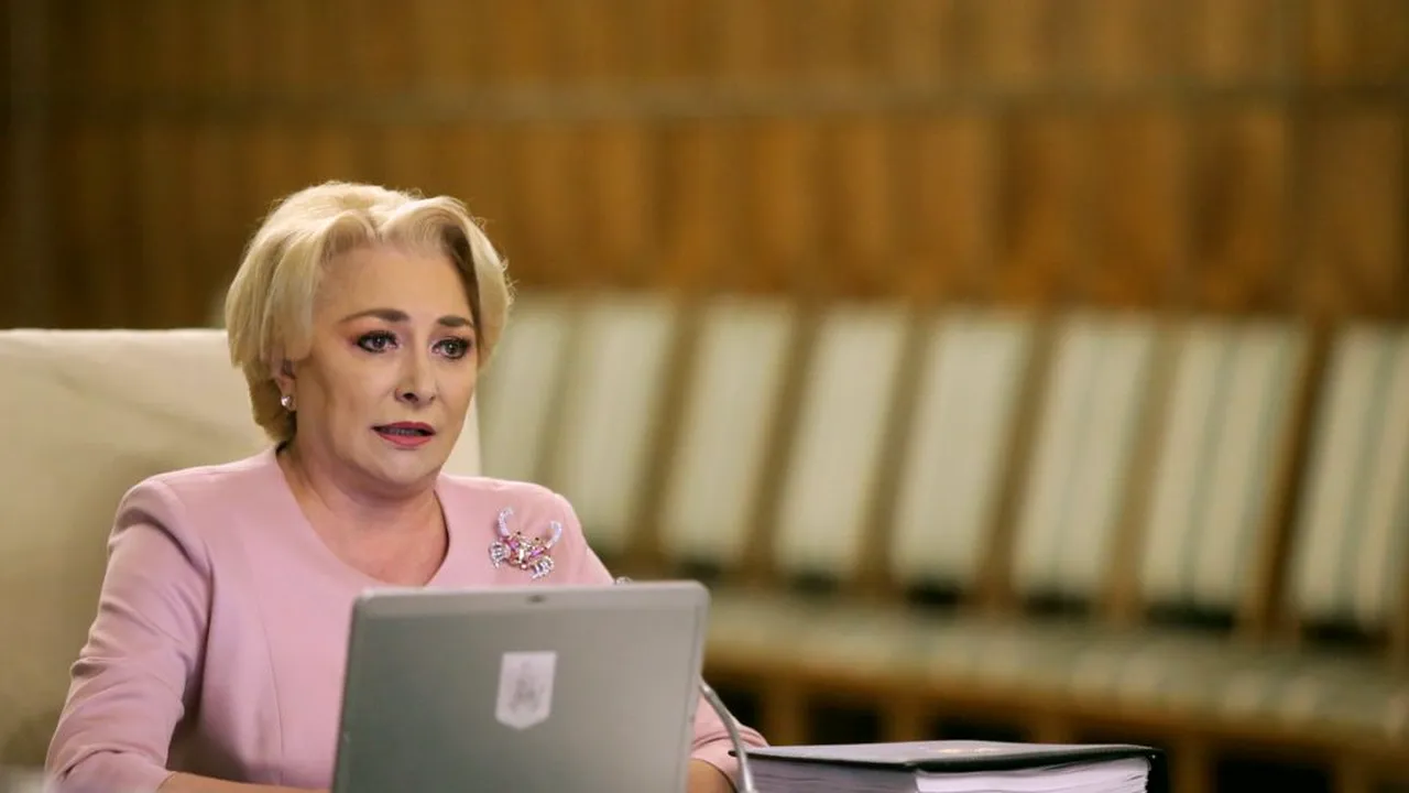 Dăncilă, despre contracandidații la prezidențiale: „Dacă ar fi corect, eu ar trebui să port pantaloni și ei fustă