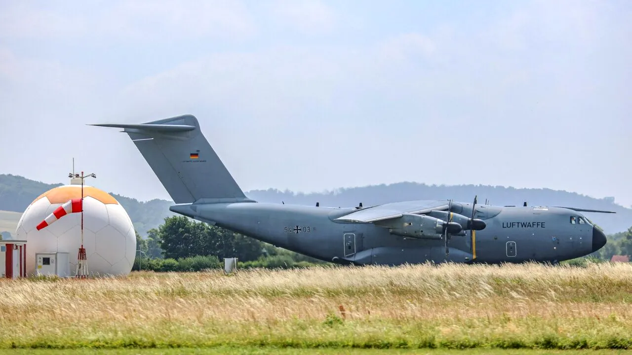 Avion militar german, vizat de un ATAC cu laser al armatei chineze /Ambasadorul Chinei, convocat pentru explicații