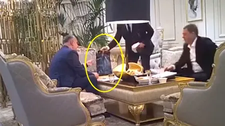 CONTROVERSE. Scena politică din Republica Moldova se clatină din nou după ce „predarea sacoșei negre” a fost filmată și dintr-un alt unghi! Seism în majoritatea parlamentară pro-rusă - VIDEO