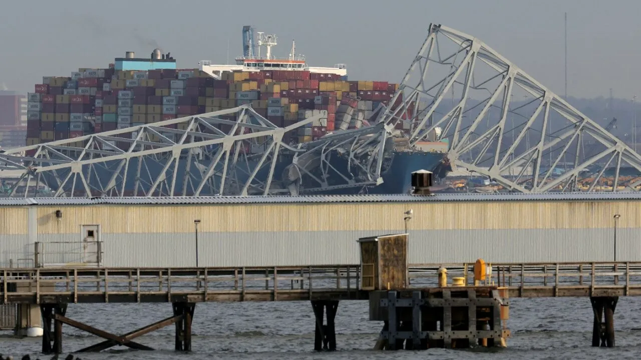 Podul prăbuşit Baltimore | Operaţiunile de salvare, oprite la 18 ore de la incident. Şase MUNCITORI care erau daţi dispăruţi se presupune că au murit