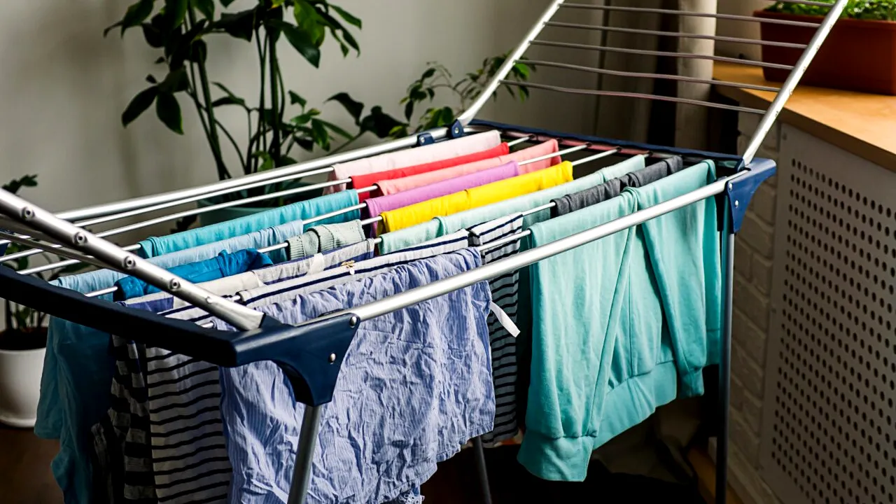 De ce nu este bine să uscăm RUFELE în casă. Este un adevărat pericol un pentru sănătate