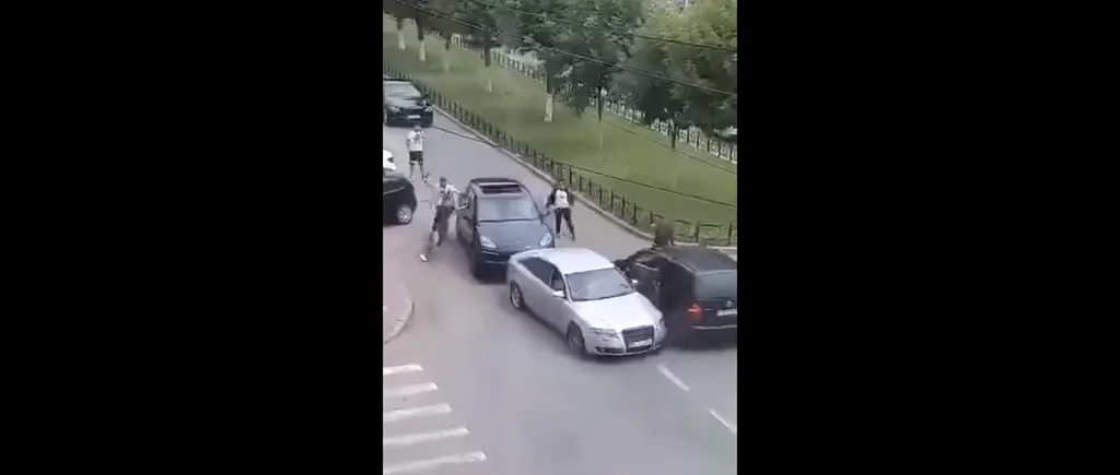 EXCLUSIV. Bătaie cu bâte și cuțite în Craiova. Două clanuri de romi s-au războit în plină stradă - VIDEO