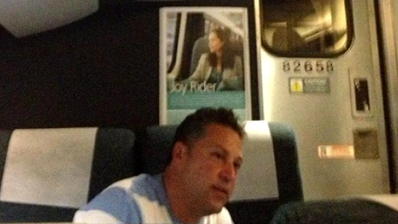Ce a pățit un american după ce s-a lăudat în tren că și-a înșelat soția