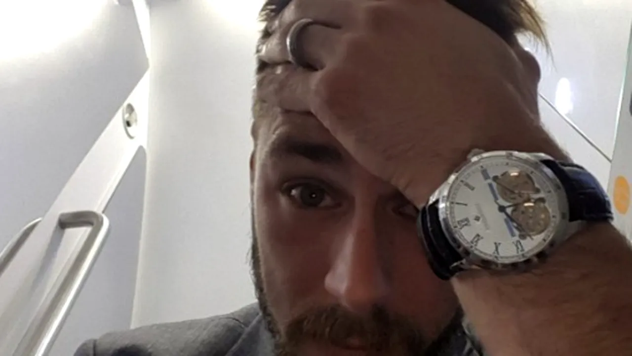 Stewardesele l-au lăsat să urce în avion, dar când a ajuns la destinație a avut o surpriză imensă. Acum este pe lista neagră a companiei aeriene

 