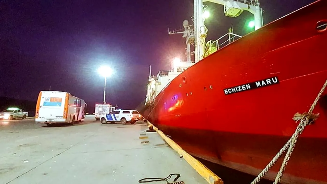 Aproape 60 de marinari au fost confirmați cu COVID-19 după 35 de zile petrecute pe mare. La plecare, întreg echipajul a fost testat negativ. Situație greu de explicat