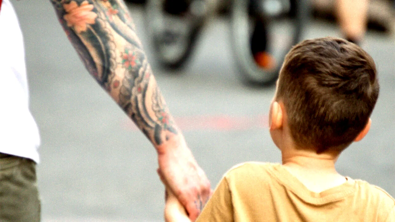 Caz ireal în Iași! Un bărbat a fost obligat de instanță să muncească la o școală, pentru că nu i-a dat bani fiului său