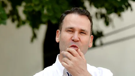 VIDEO | Robert Negoiță îi învață pe cetățeni cum e cu aplicația pentru parcare a Primăriei Sectorului 3: „Se mai întâmplă să mai dea câte o eroare”