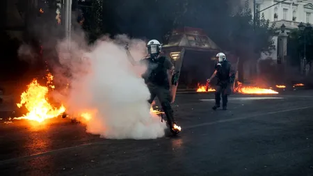 TENSIUNI. Violențe la Atena după ce Parlamentul a modificat legislația privind protestele