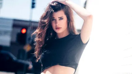 FOTO. Această tânără pare perfectă dar are un mic 