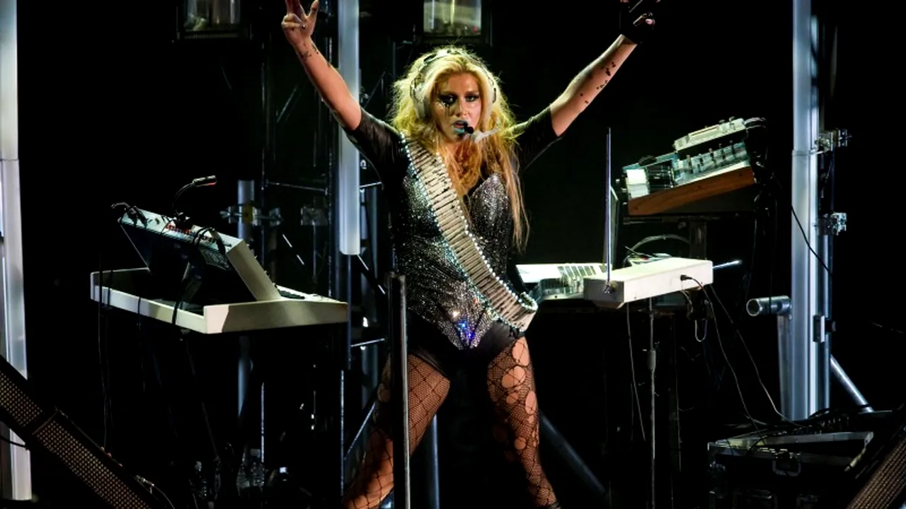 VIDEO. Cântăreața care și-a băut propria urină