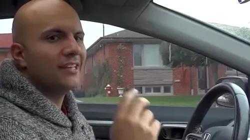 Cel mai sigur mod prin care poți deschide ușa la mașină, explicat pe îndelete. Ce presupune „metoda olandeză - VIDEO