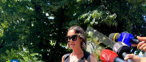 EXCLUSIV | Margherita de la Clejani a ajuns la audieri, cu un bandaj vizibil în zona sânului, unde a fost rănită de trotinetistul cu bisturiu (FOTO + VIDEO)