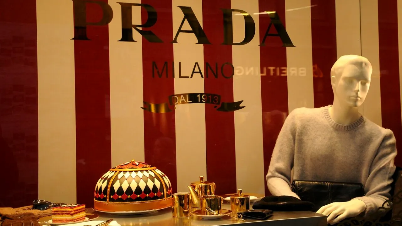 Grupul italian PRADA, interesat de achiziţionarea unei celebre mărci de lux. În plus, mai ia în considerare și cumpărarea altor branduri