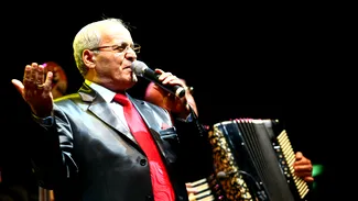 „Pe noi ne cunosc și muștele”. Povești neștiute cu Ploieșteanu și Gigantu`, lăutarii care le cântă amintirile românilor