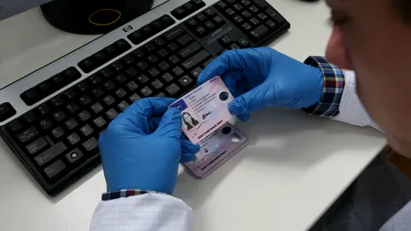PERMISUL de conducere ar putea să nu mai fie necesar în format fizic, dacă șoferii nu îl au asupra lor când sunt opriți de polițiști