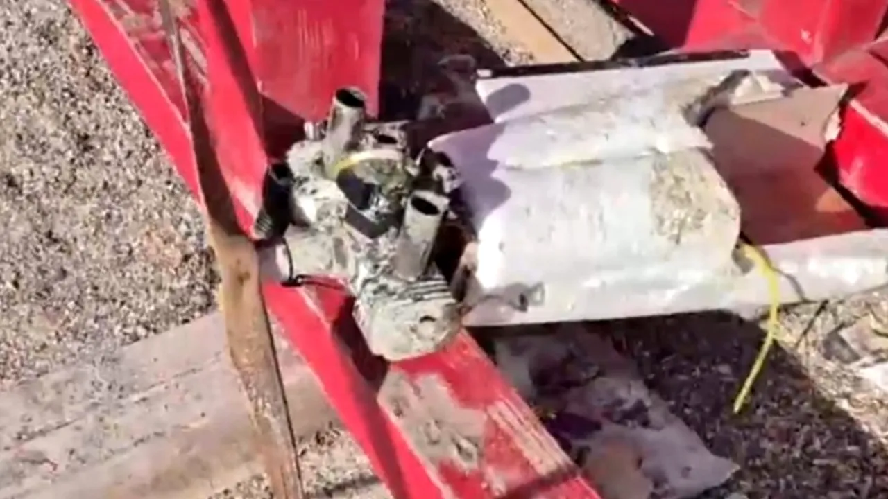 Din nou alertă la Costinești. Un nou fragment de dronă a fost descoperit pe plajă