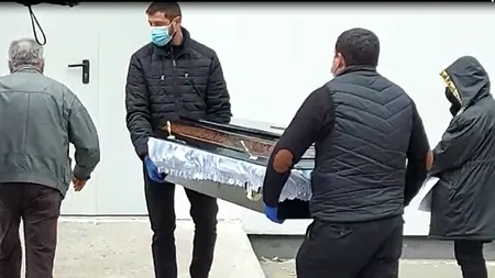 VIDEO | Imagini dramatice de la morga Spitalului Craiova. Un tânăr de 23 de ani a murit în 40 de minute după ce a fost adus. Familia: ”I-au dat oxigenul la maxim, nesupravegheat”