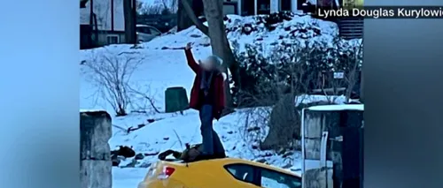 VIDEO | O şoferiţă care a căzut cu maşina într-un râu înghețat a ales să își facă selfie pe capotă, în loc să ceară ajutor. Când s-a panicat femeia