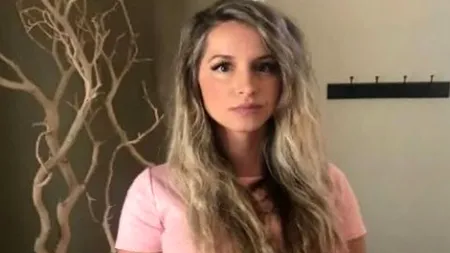 A crezut că bea LAPTE, dar A SCUIPAT imediat lichidul. Amănuntul scârbos din cafeaua unei gravide i-a făcut pe cei de la McDonald's să ia măsuri URGENTE