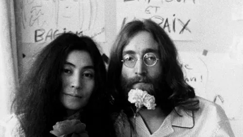 PIANUL folosit de John Lennon pentru a compune cântece pentru The BEATLES va fi scos la LICITAȚIE
