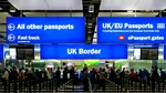 Femeie blocată în Spania după ce sistemul britanic eVisa a confundat-o cu sora geamănă